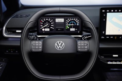 Blick auf das Cockpit: VW setzt wieder stärker auf Tasten und Regler.