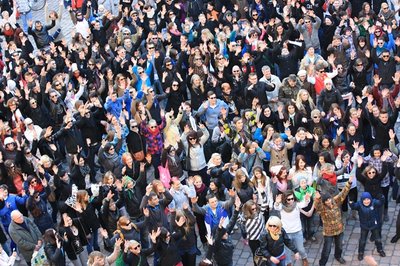 Beim Flashmob tanzten ab 15 Uhr hunderte Chemnitzer den "Gangnam Style" auf dem Markt.