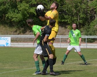 Dreimal musste Tanne-Keeper Simon Karsunke bei der Heimniederlage gegen Auerhammer hinter sich greifen. Die Thalheimer warten weiter auf den ersten Heimsieg im Jahr 2022. 