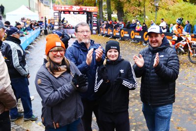 Eine rennsportverrückte Familie: Katja Förster, Roberto Schubert, Luisa Förster und Ronny Förster (von links).