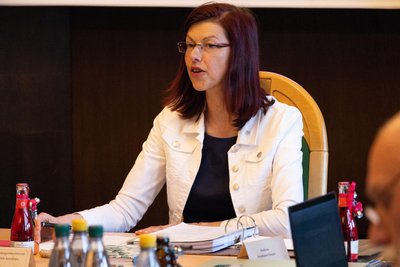 Lässt künftig eine eigene Stadtzeitung herstellen: Klingenthals Oberbürgermeisterin Judith Sandner (Freie Wähler).