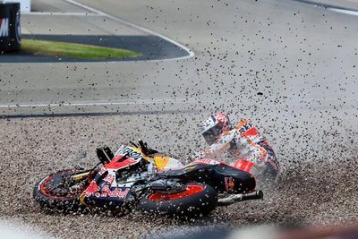 Nur einer von fünf Stürzen des Königs vom Sachsenrings, Marc Marquez.