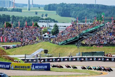 Zuschauermassen jedes Jahr aufs Neue: Der Sachsenring bleibt ein Publikumsmagnet. 