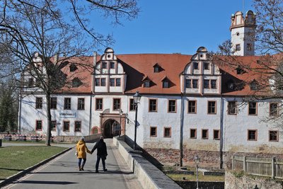 Im Schlosshof öffnet eine Sommer-Kunstwerkstatt.