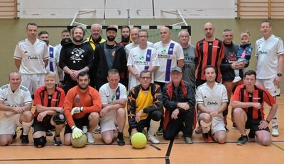 Geburtstagsturnier unter Freunden: Mit Freizeitkickern aus Schneeberg und Annaberg haben die Fußballer des ESV 90 Eibenstock das 45-jährige Vereinsbestehen gefeiert. 