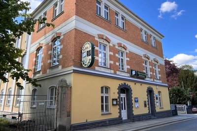 Das Haus Albertistraße 43, in dem sich das 1. Bowlingcenter Reichenbach befindet.