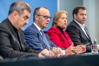 1.000-Euro-Prämie gekippt - Reform-Fahrplan beschlossen - Die Koalition macht einen Schritt zurück bei den Entlastungen und einen nach vorne bei den Reformen. (Archivbild)