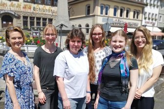 1. Bundesliga: Rodewischer Schachmiezen starten zu Hause - Die Rodewischer Schachmiezen beim Saisonfinale in Bad Königshofen: (von links) Martina Korenova, Maria Schöne, Julia Movsesian, Alicja Sliwicka, Fiona Sieber und Stavroula Tsolakidou gehören auch in der neuen Spielzeit zum Team.