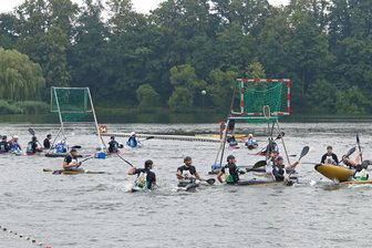 1. Kanupolo-Bundesliga: Ein Wermutstropfen im Glauchauer Stausee - Auf dem Stausee herrschte am Wochenende in Glauchau reges Treiben.