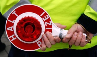 10.000 Euro Schaden bei offenbar grundloser Flucht vor Polizeikontrolle -