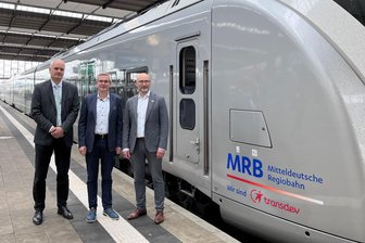 10-Jahres-Bilanz: Fahrgastzahlen zwischen Hof und Dresden verdoppelt - Friedbert Straube, Mathias Korda und Jan Kleinwechter (von links) freuen sich über die gestiegenen Fahrgastzahlen.