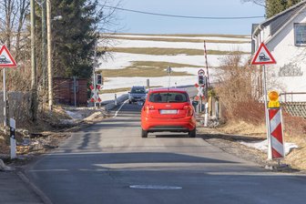 10 Millionen Euro für Straßenbau im Erzgebirge: Gemeinde wird zum Nadelöhr - Bis Ende 2024 wurde die Kreisstraße zwischen Sehma und Walthersdorf für 2,4 Millionen Euro ausgebaut. Nun folgen Arbeiten innerorts in Sehma.