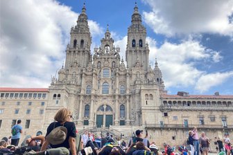 10. Sommergalerie in der St.-Laurentius-Kirche Elterlein - Das Ziel des Jakobswegs: die Kathedrale von Santiago de Compostela.