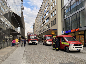 Einsatz im Galeria Chemnitz. Bei Umbau-Arbeiten war ein Feuermelder angesprungen.
