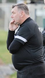 War bereits Trainer im Erzgebirge, Mittel- und Westsachsen und trainiert nun die U 15 des SV Meppen in der Regionalliga: René Schreiter. 