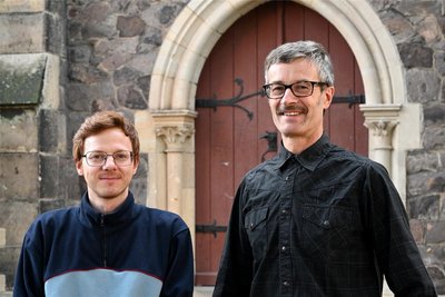 Kantor Gottfried Nestler (rechts) und Komponist Sebastian Paul Rehnert aus Freiberg bei der Probe für „Rut".