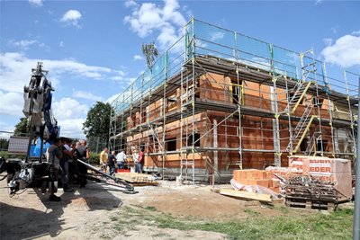 Im vergangenen Jahr im Sommer wurde das Richtfest für den Anbau gefeiert.
