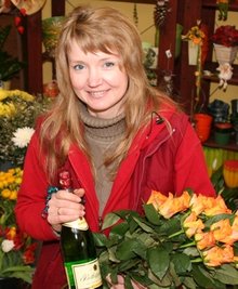 
              <p class="artikelinhalt">"Über Blumen freuen sich alle Frauen", weiß Floristin Jacqueline Krönert aus Flöha.</p>
            