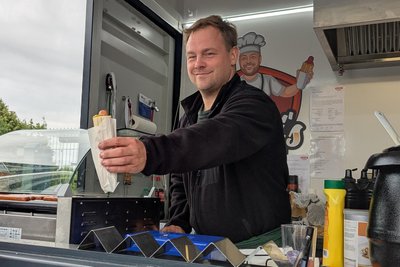 Manfred Bänsch schafft auf dem Sachsenring Abhilfe bei knurrenden Mägen.