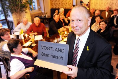 Robert Hochbaum - hier ein Archivbild beim Vogtland-Stammtisch in Berlin - will zurück auf die politische Bühne.