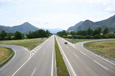 Die Warnungen vor einem Verkehrschaos haben offenbar gewirkt - nur wenige Autos auf der A8 in Richtung Österreich
