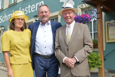 Peter Hünig (rechts), hier mit Ehefrau Bärbel,  feiert am Samstag seinen 80. Geburtstag.