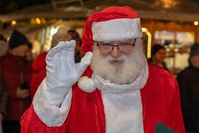 Ein Weihnachtsmännertreffen wird es dieses Jahr nicht geben, aber Heinz Wüst, Auerbachs Weihnachtsmann vom Dienst, wird regelmäßig auf dem Weihnachtsmarkt unterwegs sein.