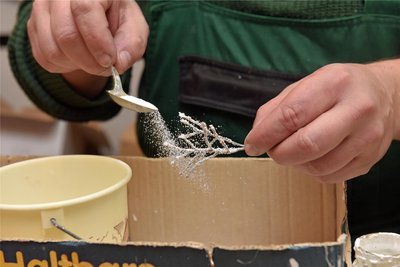 Marc Thierfelder produziert auch „Schnee“ für seine Landschaften.
