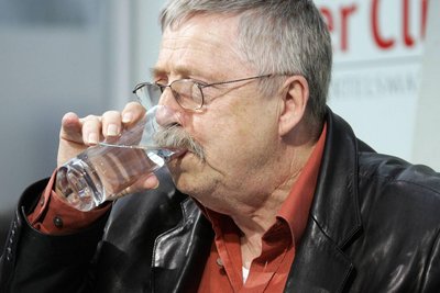 Buchmessen-Legende Biermann: Stay hydrated!