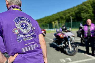 Seit zehn Jahren begleiten die Veilchenbiker ihre Mannschaft zu Auswärtsspielen. Um die 60 Mitglieder zählt die Interessengemeinschaft insgesamt.