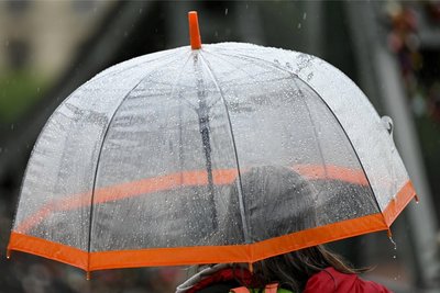 Regen- anstatt Sonnenschirm heißt es schon seit vielen Tagen in Westsachsen. Doch es gibt Möglichkeiten, die die Schlechtwetterwolken vorbeiziehen lassen.
