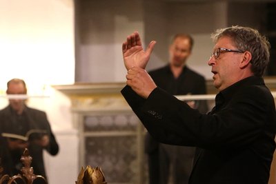 Aufgeführt wurde die Messe von der Gaechinger Cantorey unter der Leitung von Musikfest-Intendant Hans-Christoph Rademann.