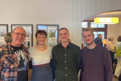Zur Fangemeinde von Jan Kunz (links) zählt seine Familie: Ehefrau Manja und die Söhne Edgar und Ludwig (rechts).