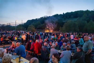 Mehr als 3000 Besucher sind am Dienstag an der Feuerwache in Bad Schlema zusammengekommen.