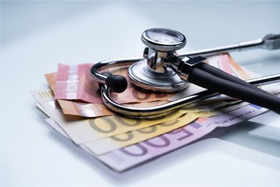 Für den Verdienst des Anwalts macht es einen Unterschied, ob er eine halbe Million einklagt oder eine ganze.