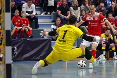 Dmytro Sorokin (r.) von HOT 05 ist zweitbester Torschütze der Futsal-Bundesliga.
