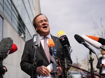            Armin Laschet, CDU-Bundesvorsitzender und Ministerpräsident von Nordrhein-Westfalen, spricht bei einem Statement vor dem Konrad-Adenauer-Haus, der Bundeszentrale der CDU.