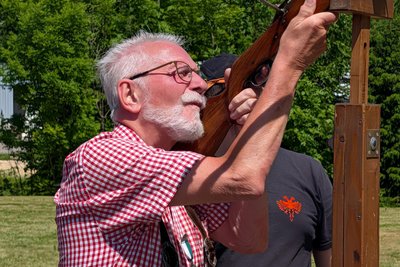Gerd Löser war 2013 Schützenkönig und kam dieses Jahr für das Feuerwehrfest extra aus Basel angereist.