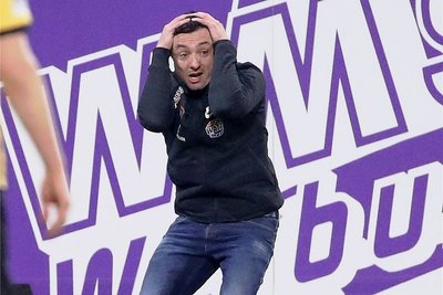 Aues Trainer Daniel Meyer ärgerte sich über Undiszipliniertheiten einige seiner Schützlinge und sprach das nach Abpfiff auch deutlich an. 