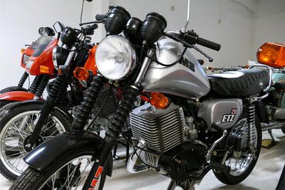 Eine der letzten im Motorradwerk Zschopau produzieren ETZ 250 mit sogenanntem Bananentank.
