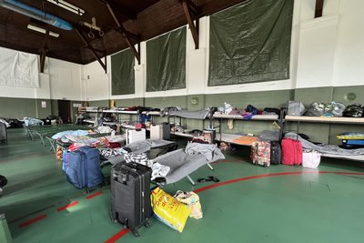 Ein Blick in die Notunterkunft, die im Sommer 2024 vorrübergehend in der Tunrhalle Meinersdorf eingerichtet worden war.