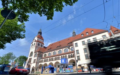 Blick auf die sanierte Kongresshalle am Zoo in Leipzig.