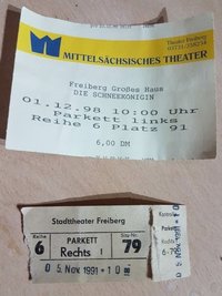 Die älteste gefundene Karte stammt vom November 1991. Eine Eintrittskarte aus dem Jahr 1998 nennt das damals gespielte Weihnachtsmärchen: "Die Schneekönigin".