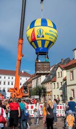 Wer wollte, konnte aus luftiger Höhe einen Blick auf das Festgelände werfen.