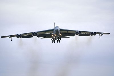 B-52-Bomer stürzt in Kalifornien ab. (Symbolbild)