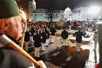 Die Aufwartung auf dem Schlossplatz in Freiberg. 