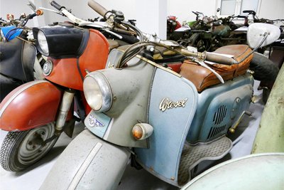Nicht nur Motorräder, sondern auch Roller sind im Depot untergebracht.