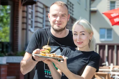 Alexander Feitisch führt das Eiscafé Ebert in dritter Generation mit seiner Partnerin Inga Tofan.