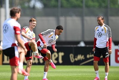 Joshua Kimmich, Jamal Musiala und Leroy Sané (v.l.n.r.) im Abschlusstraining der Nationalmannschaft
