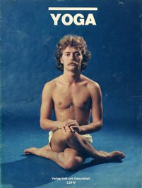 Sich in etwas zu versinken, kann Glücksmomente fördern. Die Ausstellung geht dabei auch auf Hobbys ein - vom Singen übers Wandern bis hin zu Yoga. Zu sehen ist da auch dieses Cover einer Zeitschrift der DDR von 1986. 